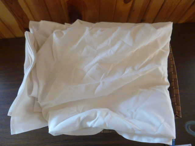lot 255 image: 10 White Table Cloths