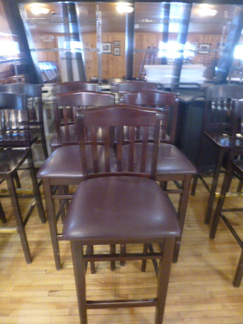 lot 273 image: 5 Wooden Bar Stools