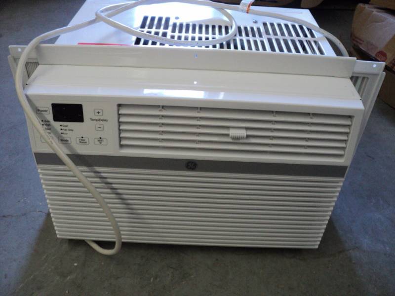 GE Air Conditioner with Adjustable ...