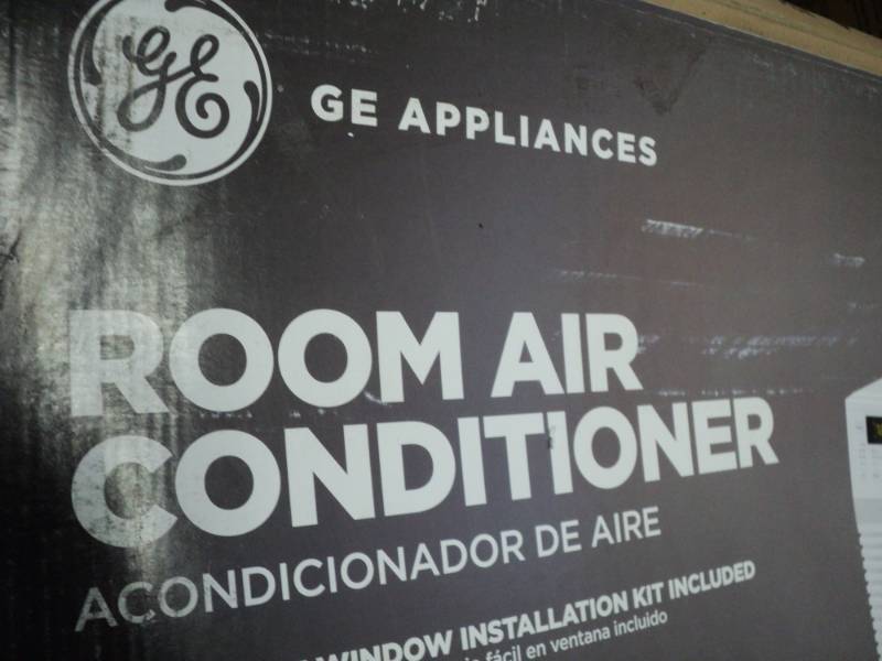 GE 12,000 BTU Medium Room Air Condi...