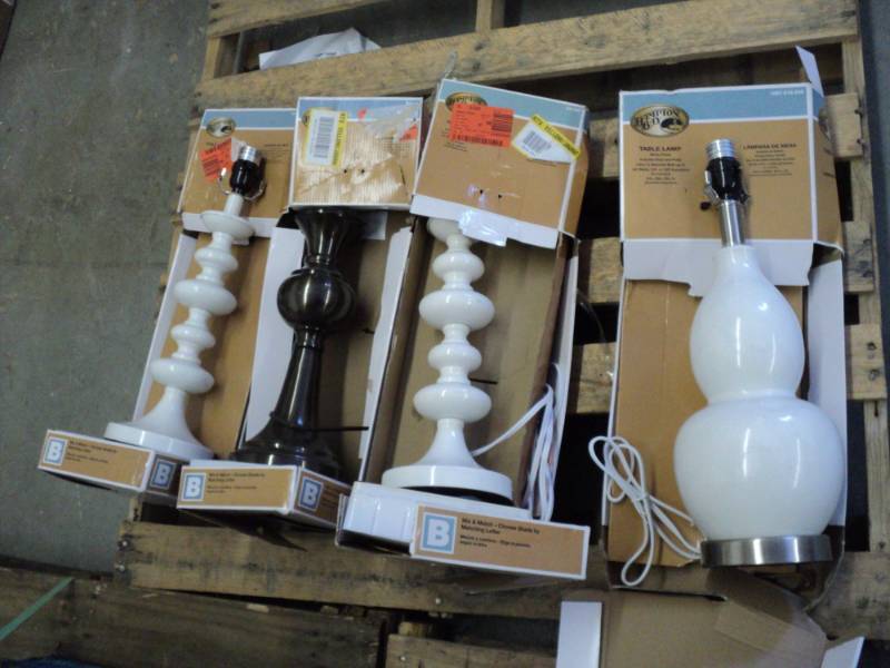 Lot of 4 Lampbases...