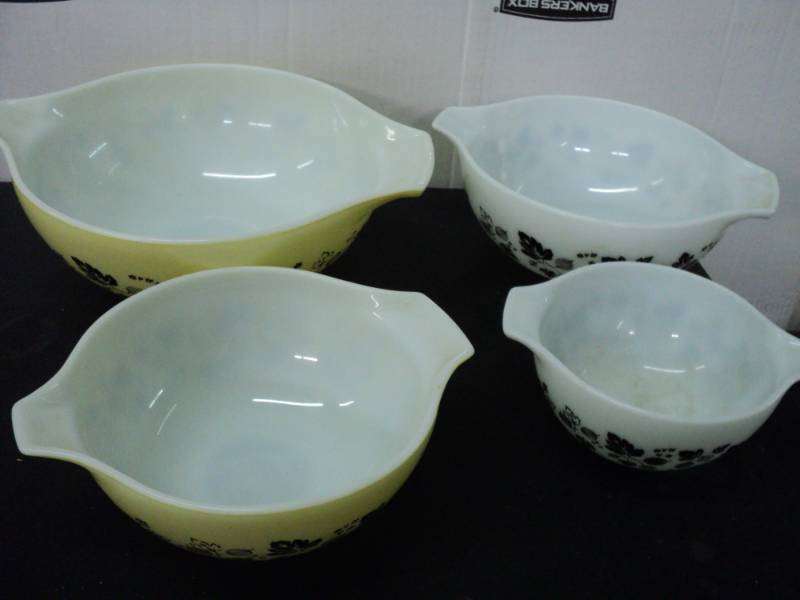 4 Pyrex Bowls...