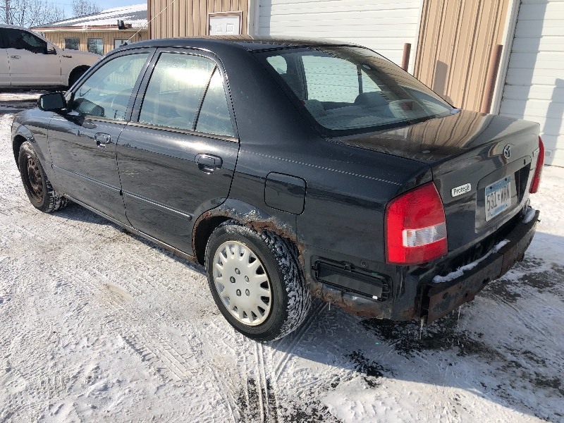 lot 11 image: 2001 MAZDA PROTEGE