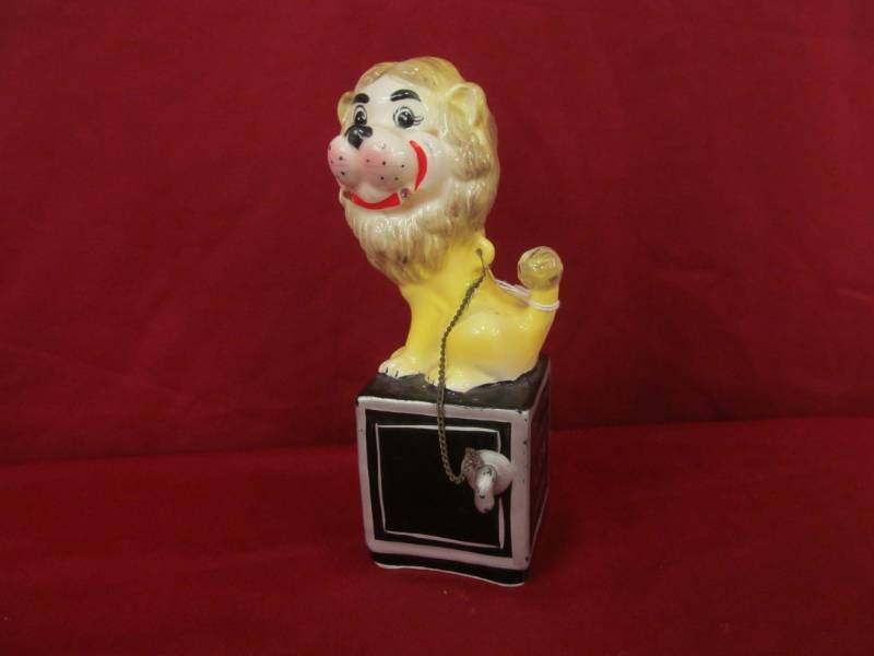 lot 8 image: coin bank