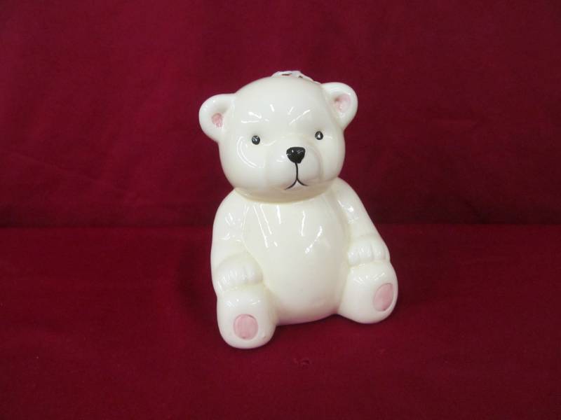 lot 9 image: coin bank