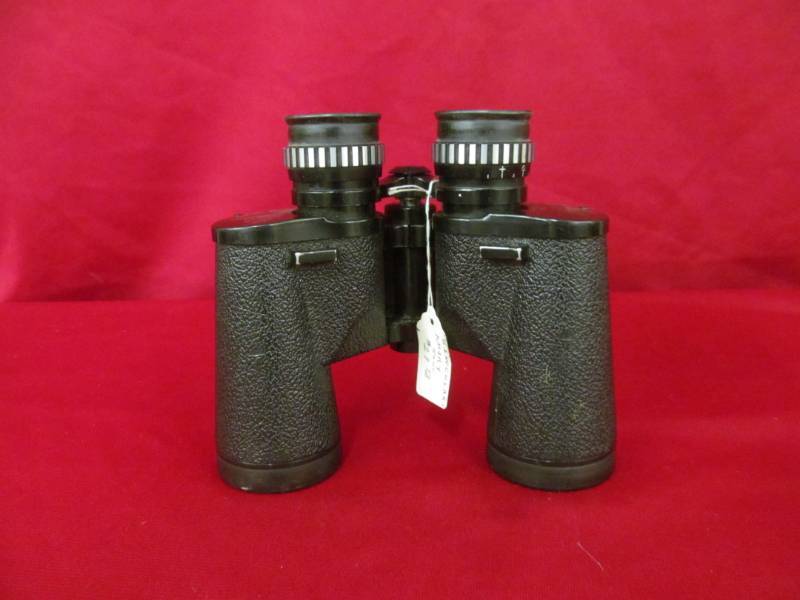lot 33 image: quick Focus Binoculars
