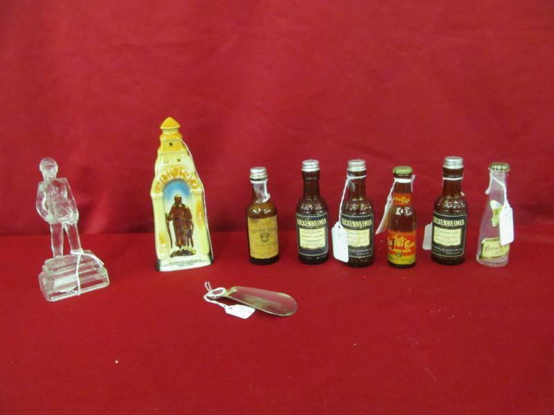 lot 36 image: vintage salt and pepper shakers