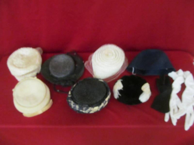 lot 52 image: vintage 30s,40s ladies hats