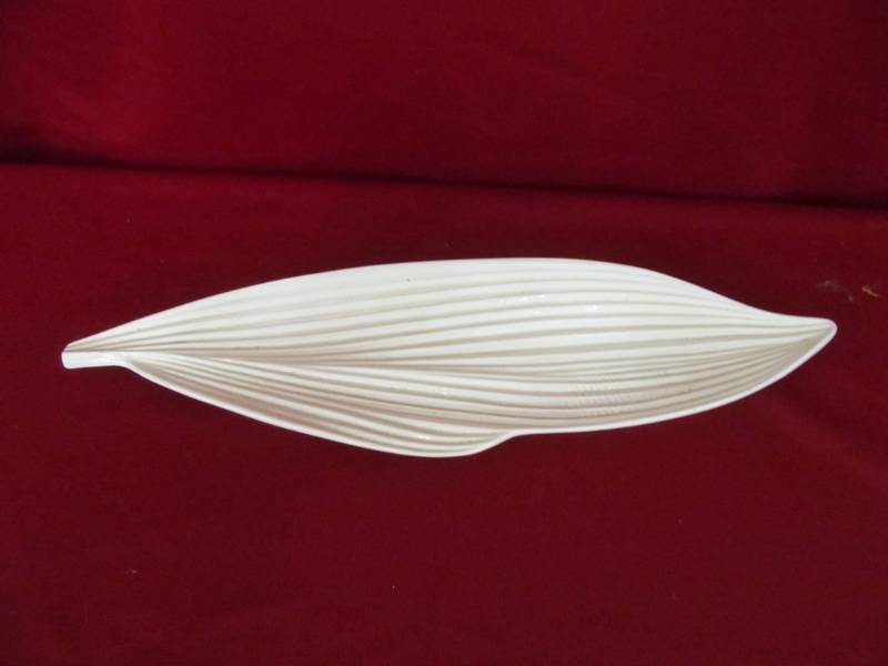 lot 67 image: Spode leaf dish