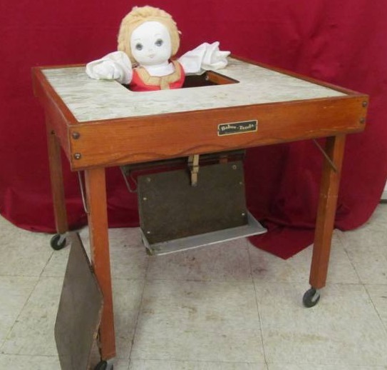 lot 71 image: vintage Babee Tenda