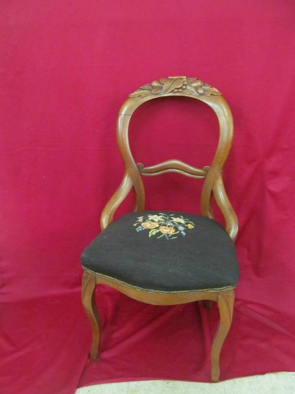 lot 75 image: vintage parlor chair