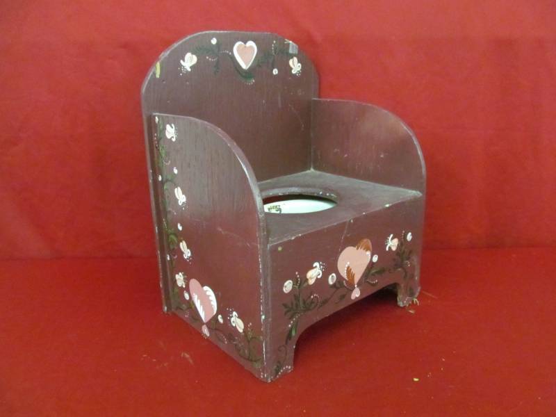 lot 97 image: child potty chair