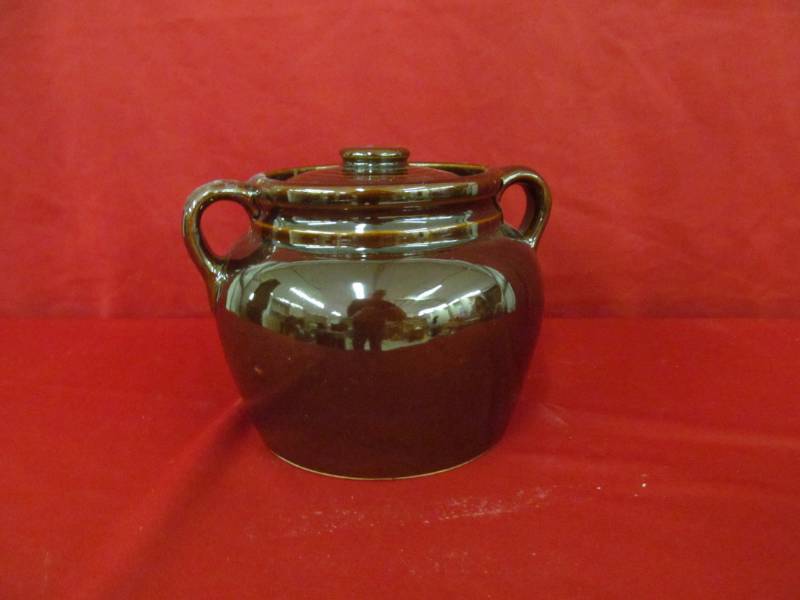 lot 114 image: USA Bean Pot