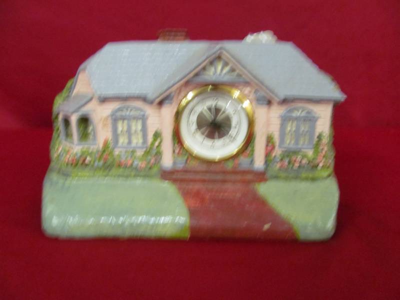 lot 124 image: vintage bungalow mantle clock