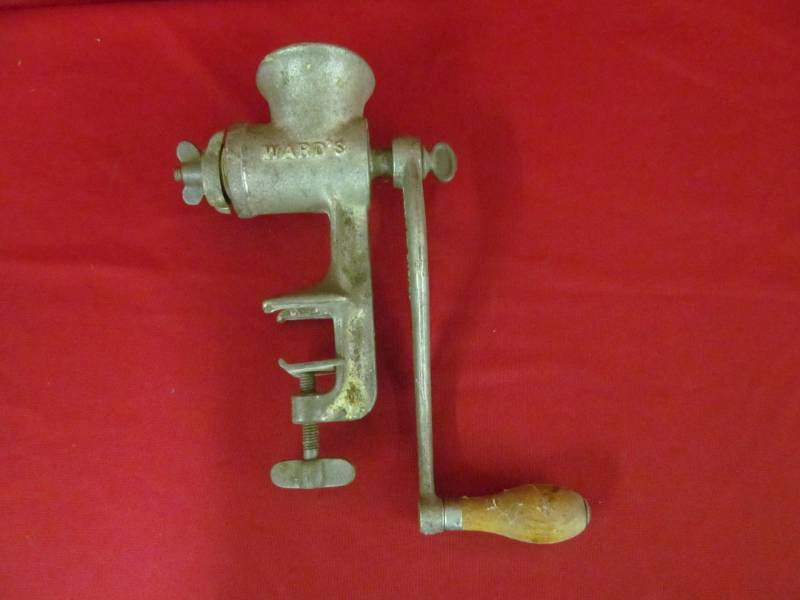 lot 142 image: Wards food chopper