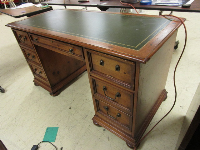 DOUBLE PEDESTAL DESK