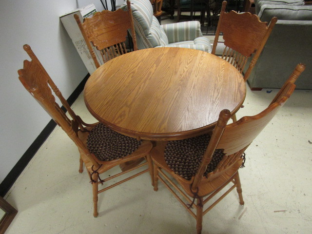 SOLID OAK DINING TABLE W CHAIRS