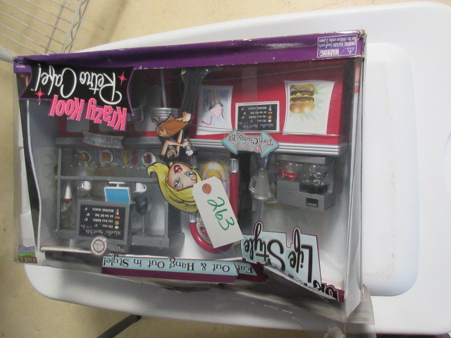 NEW BRATZ LIFE STYLE DOLL PLAY SET