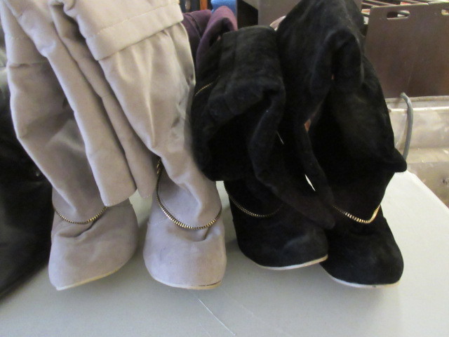10 PAIRS OF WOMENS BOOTS
