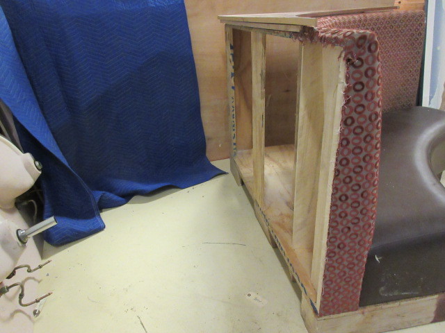 CORNER SEATING BOOTH