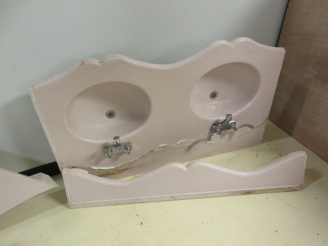 COUNTER TOP WITH BUILTIN SINKS