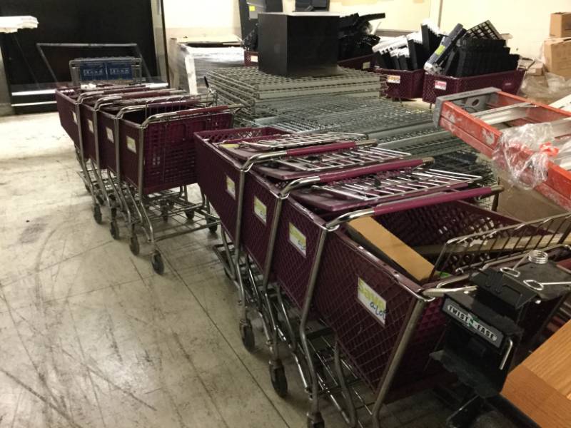 lot 18 image: Grocery Carts