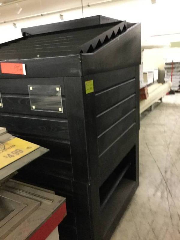 lot 22 image: Bulk Food Displays