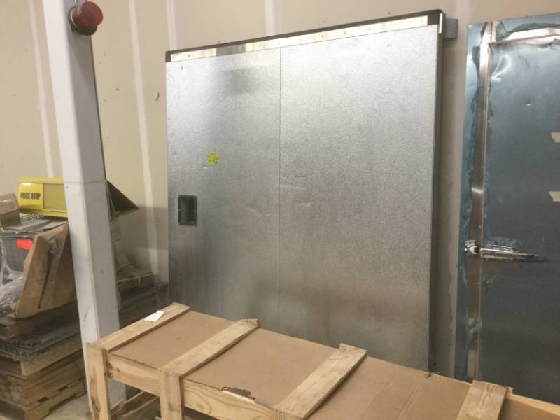 lot 72 image: Manual Slide Freezer Door