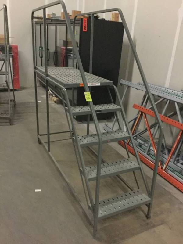 lot 82 image: Mobile Ladder