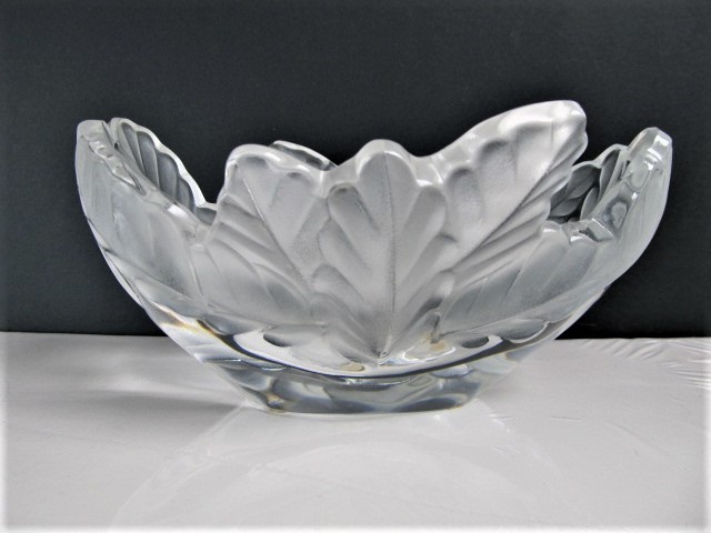 lot 15 image: Authentic Signed LALIQUE Crystal Bowl
