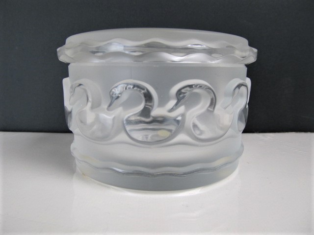 lot 17 image: Authentic Signed LALIQUE Lidded Crystal Trinket Box