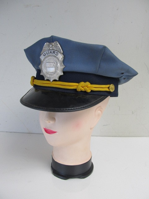lot 62 image: Orig Vintage BURNS Security Guard Hat wHat Badge