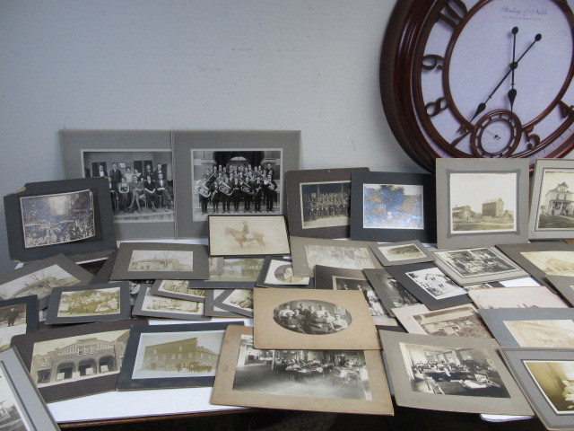lot 68 image: LARGE Lot of Antique Photographs