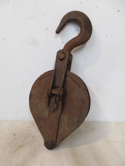 lot 37 image: Large Vintage Industrial CROSBY Cast Iron 2 12 Ton Pulley