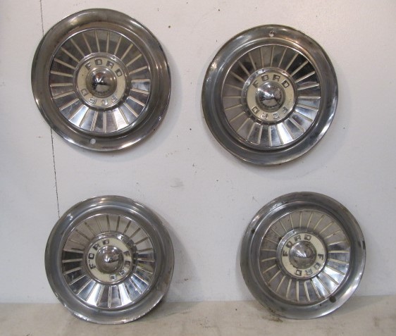 lot 38 image: Set of 4 Vintage FORD Hubcaps