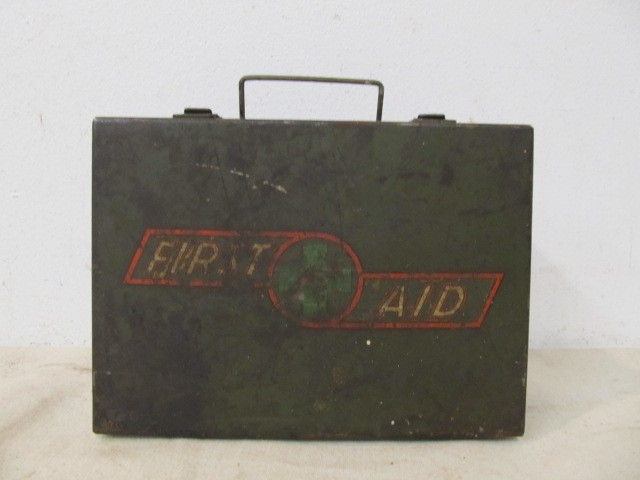 lot 39 image: Old Vintage Industrial Steel First Aid Kit