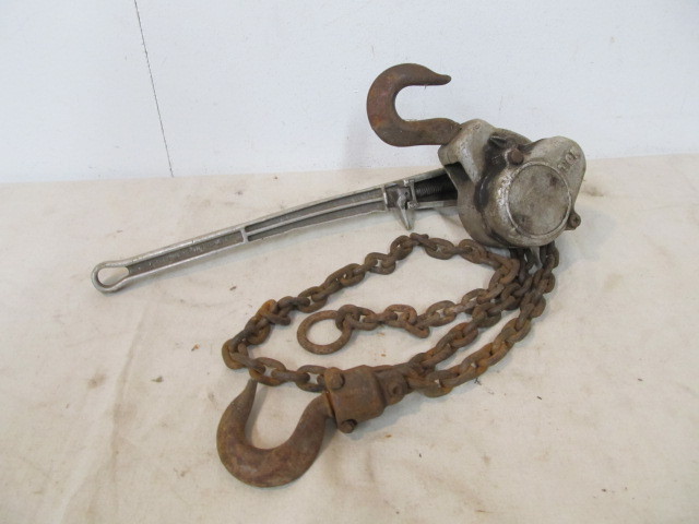 lot 45 image: Heavy Duty Chain Hoist