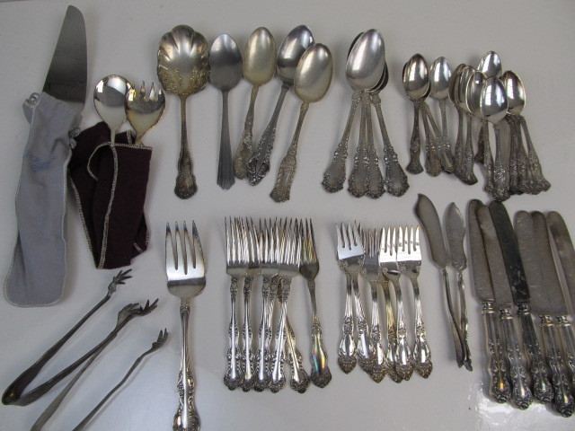 lot 80 image: Group of Rogers etc Silverplated Flatware