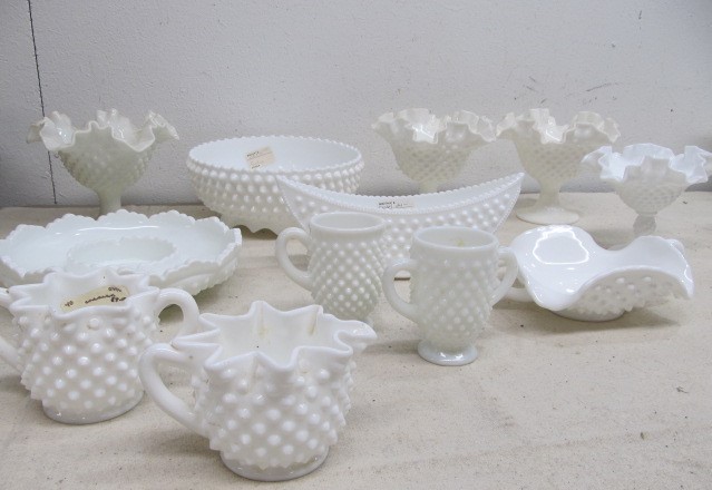 lot 123 image: 12 Pieces Vintage FENTON Hobnail Milk Glass