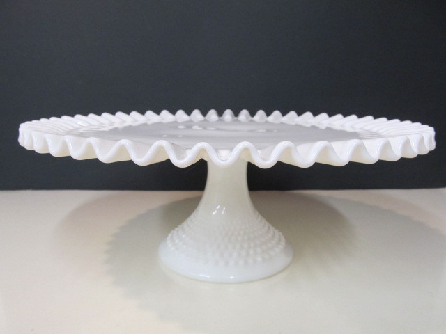 lot 124 image: Vintage FENTON Hobnail Ruffled Edge Pedestal Cake Stand