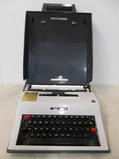 lot 110 image: Nice Vintage Montgomery Ward Escort 55 Typewriter