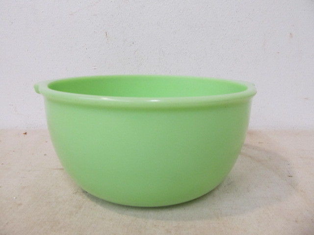 lot 112 image: Nice Vintage Jadeite Mixing Bowl