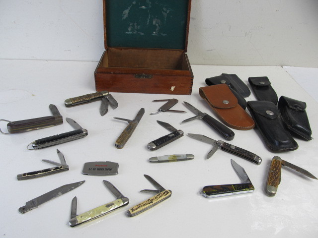 lot 156 image: Group of Vintage Pocket Knives & Knife Holders