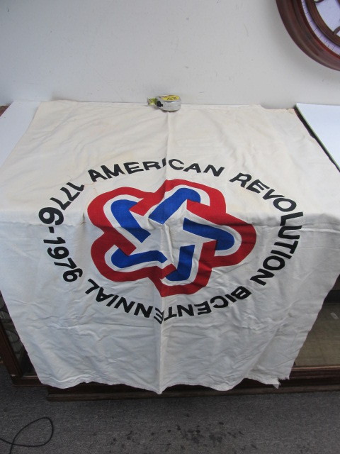lot 160 image: Vintage 1776-1976 American Revolution Canvas Flag