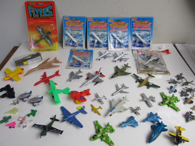 lot 164 image: Large Lot of Vintage & Newer Toy Airplanes