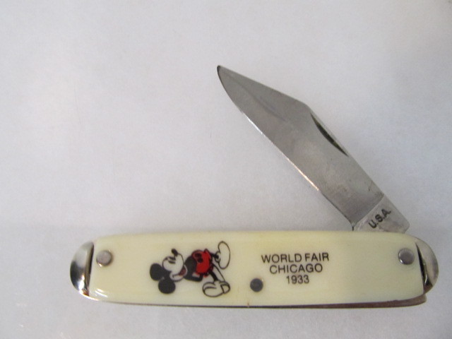 lot 132 image: Vintage MICKEY MOUSE Chicago Worlds Fair Pocket Knife