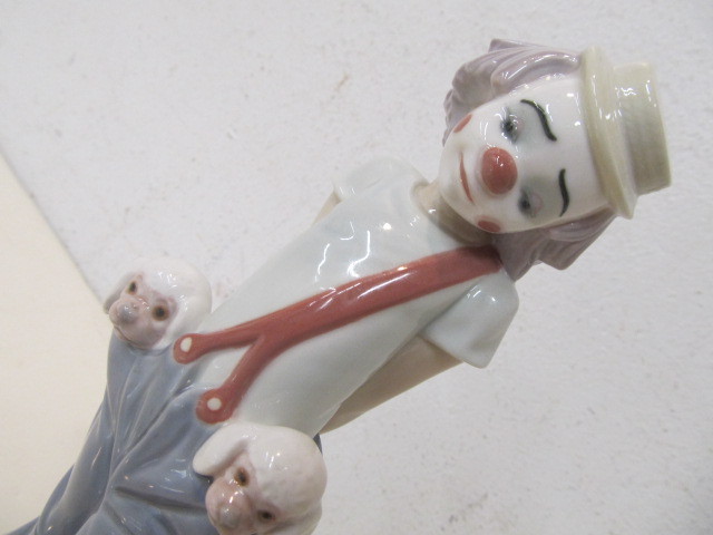 lot 4 image: 1985 LLADRO Collectors Society First Issue Clown Figurine