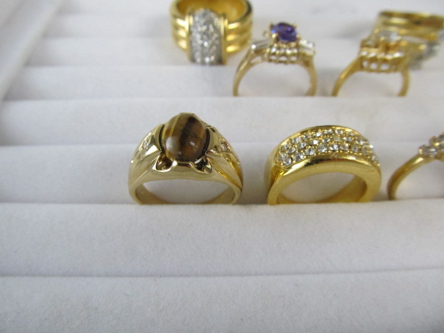 lot 79 image: Nice Group of Vintage etc Cocktail Rings