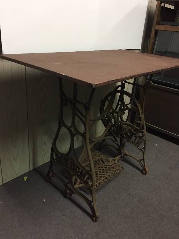 lot 387 image: Table - Antique NEWHOME Sewing Machine Base