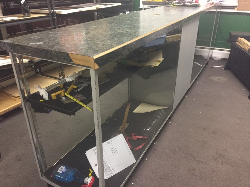 lot 389 image: Counter Top Display - 1 Long Section 1 Short Section